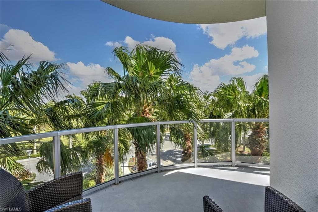 3000 Oasis Grand BLVD 407-18