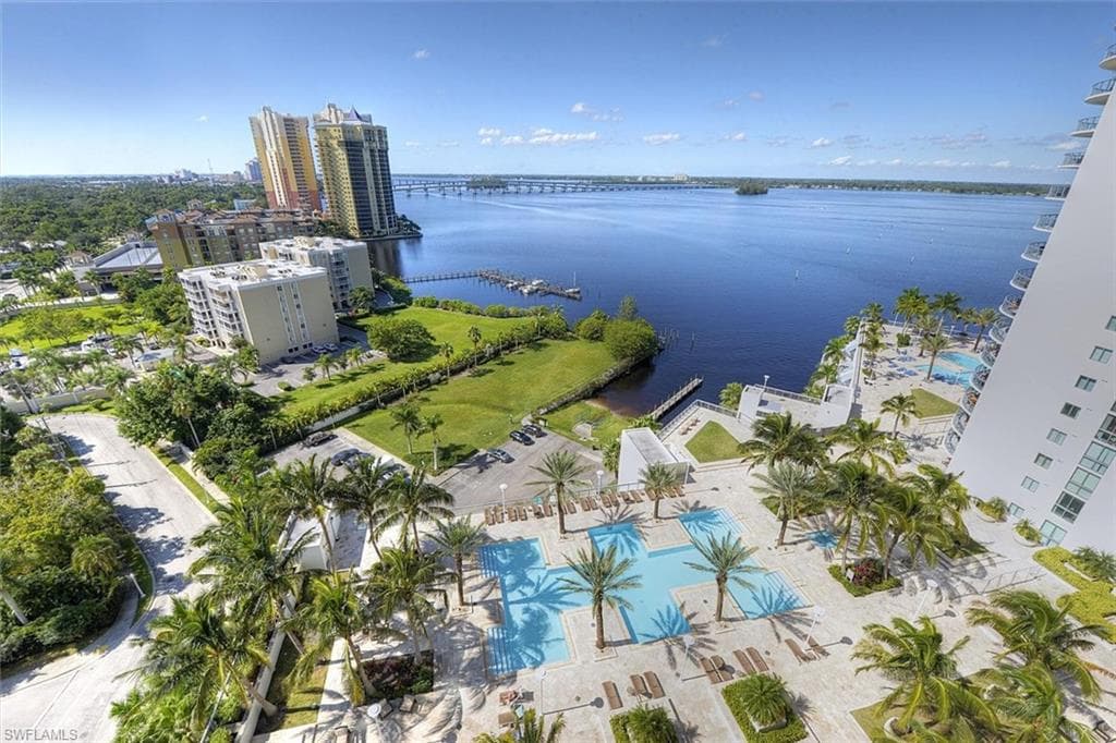 3000 Oasis Grand BLVD 407-24