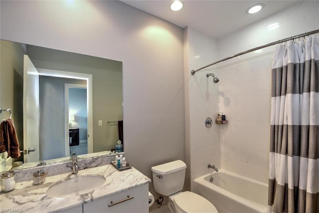 3000 Oasis Grand BLVD 407-20