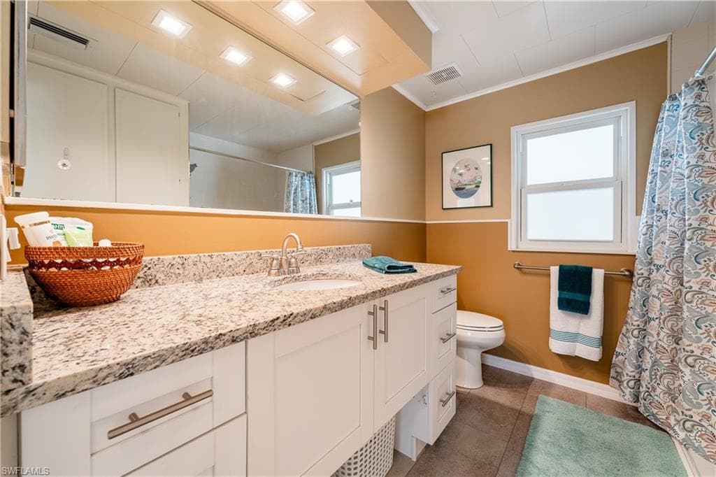 237 Palmer BLVD-26