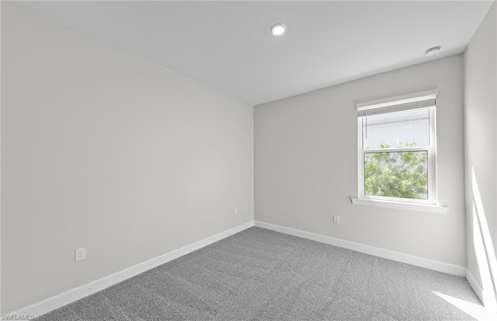 44589 Emerald ST-17