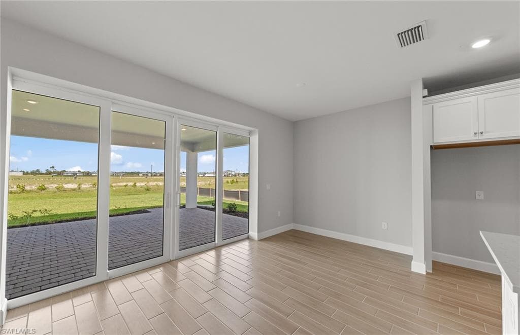 44589 Emerald ST-28