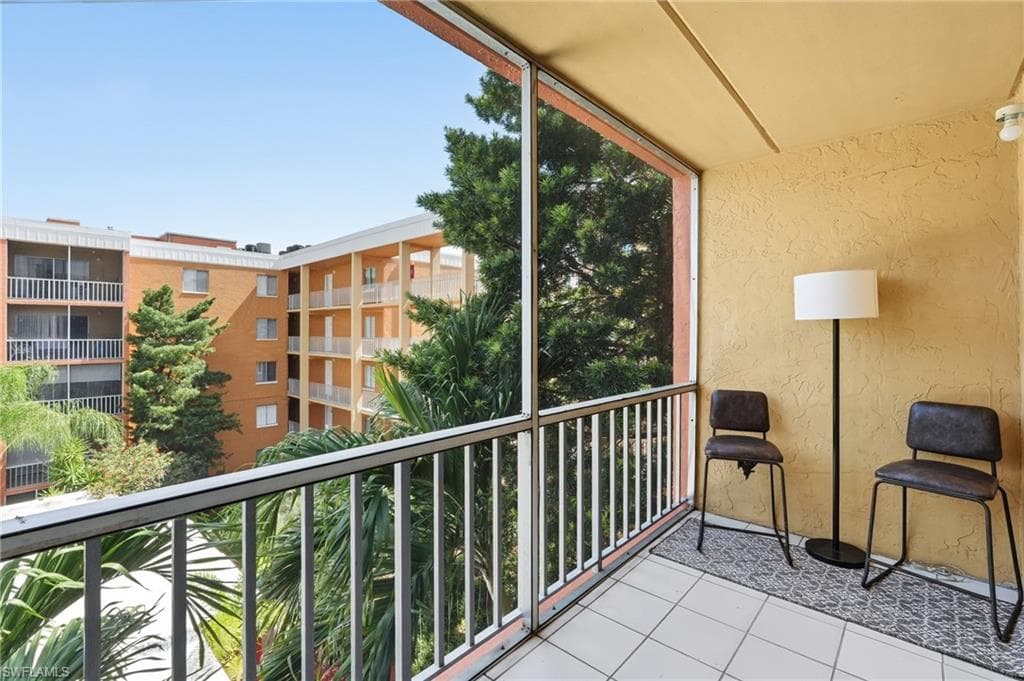 2366 E Mall DR 403-22