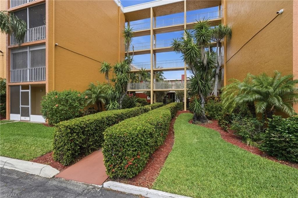2366 E Mall DR 403-1