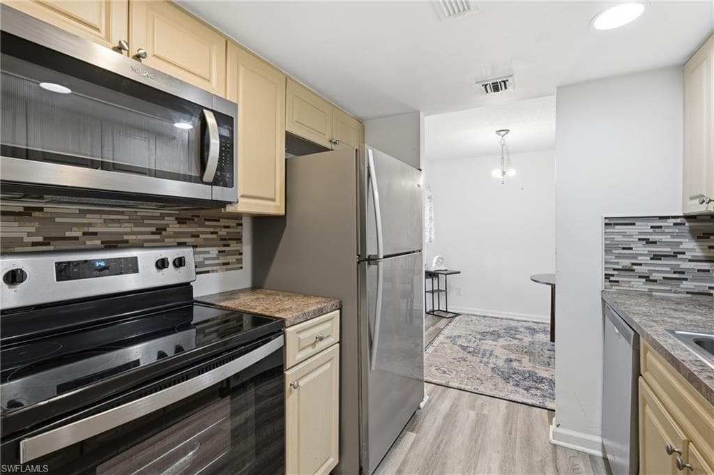 2366 E Mall DR 403-11