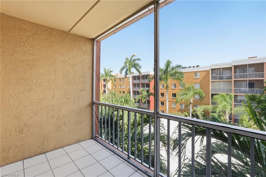 2366 E Mall DR 403-21