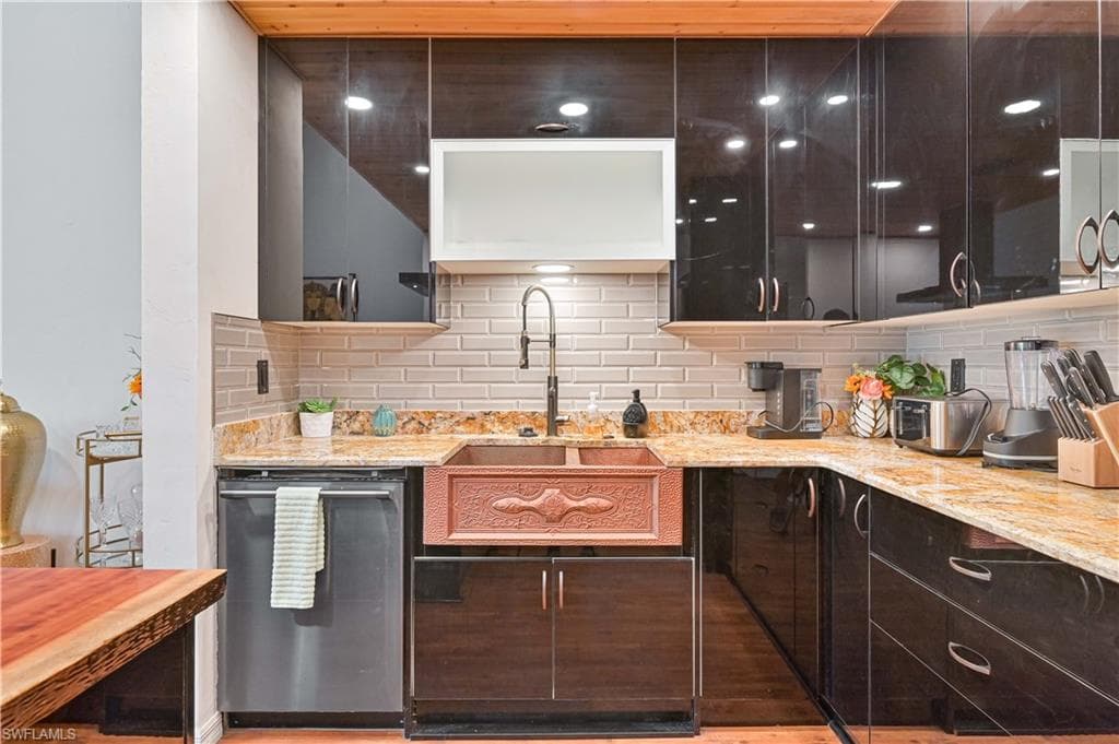 15080 Riverbend BLVD 802-14