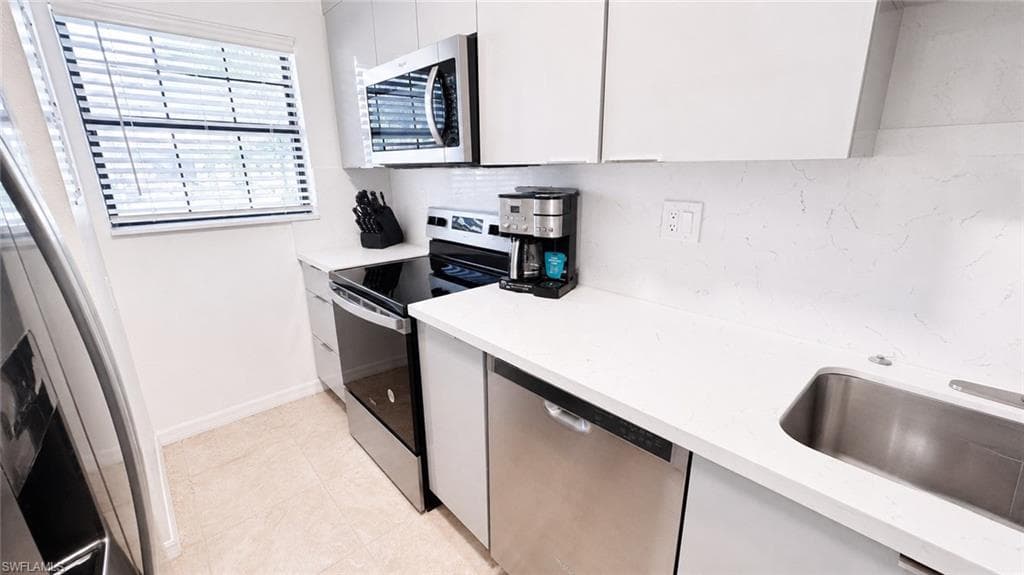 5339 TREETOPS DR-1