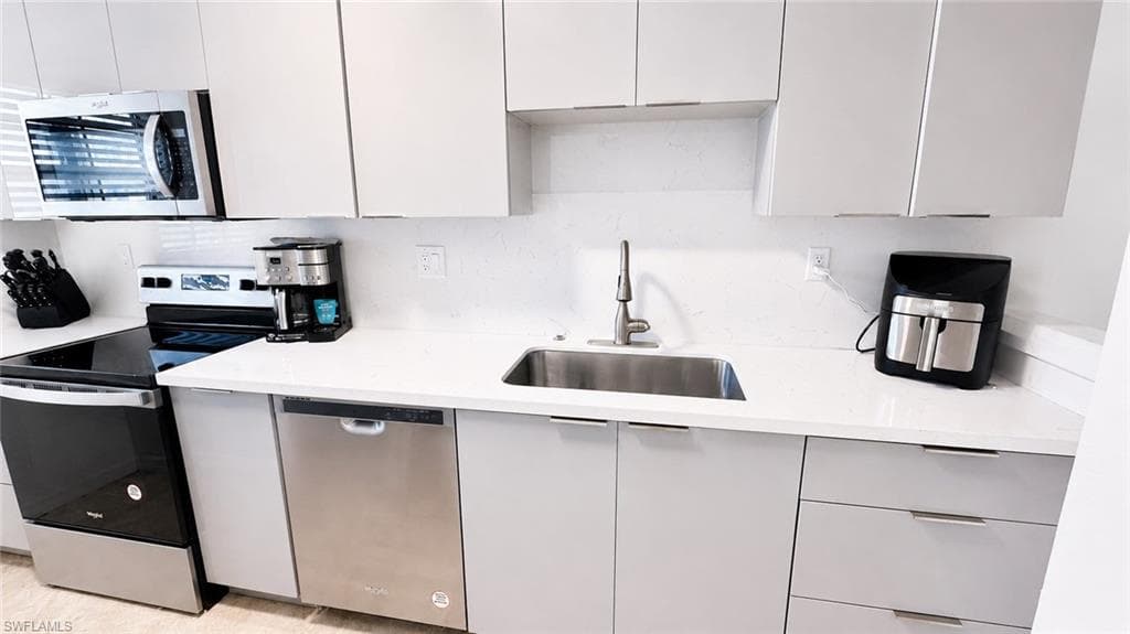 5339 TREETOPS DR-2