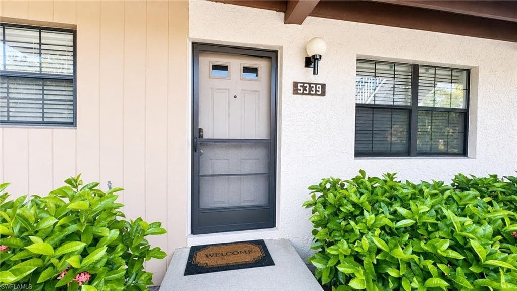 5339 TREETOPS DR-19