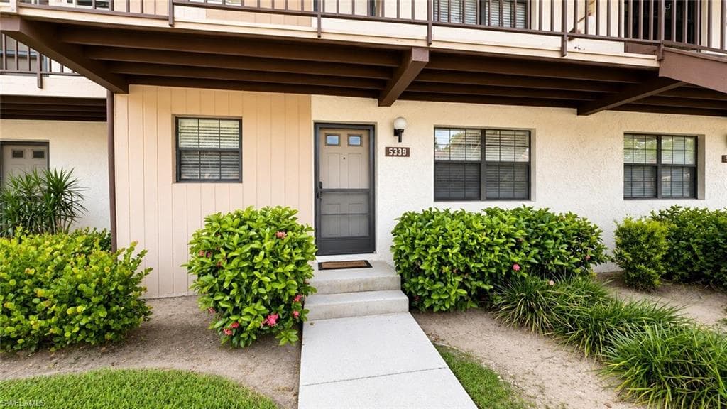 5339 TREETOPS DR-18