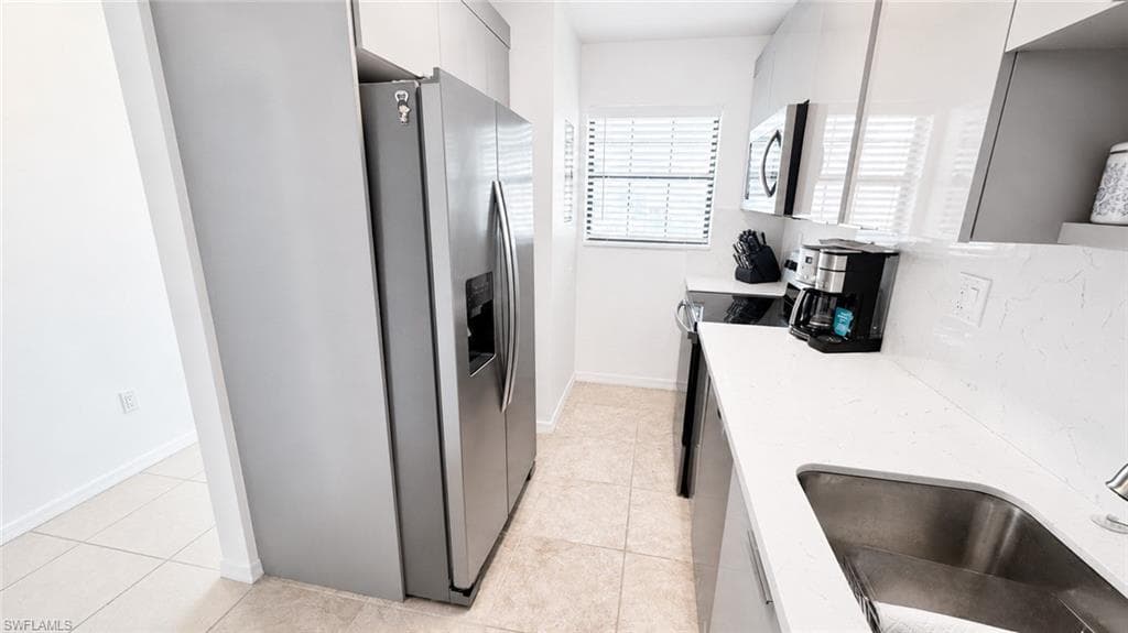 5339 TREETOPS DR-3