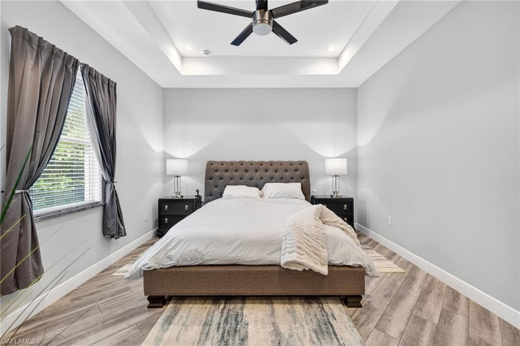 24000 Claire ST-18
