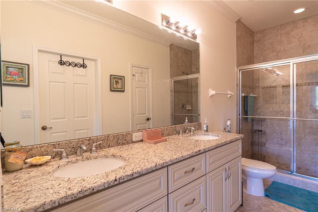 1102 Winding Pines CIR 206-22