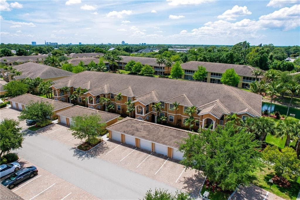 1102 Winding Pines CIR 206-1