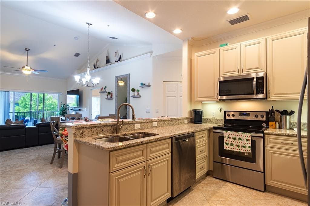 1102 Winding Pines CIR 206-16