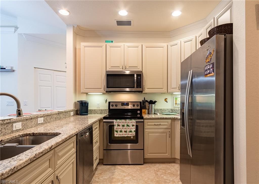 1102 Winding Pines CIR 206-17