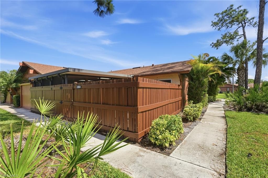 5563 Foxlake DR-1