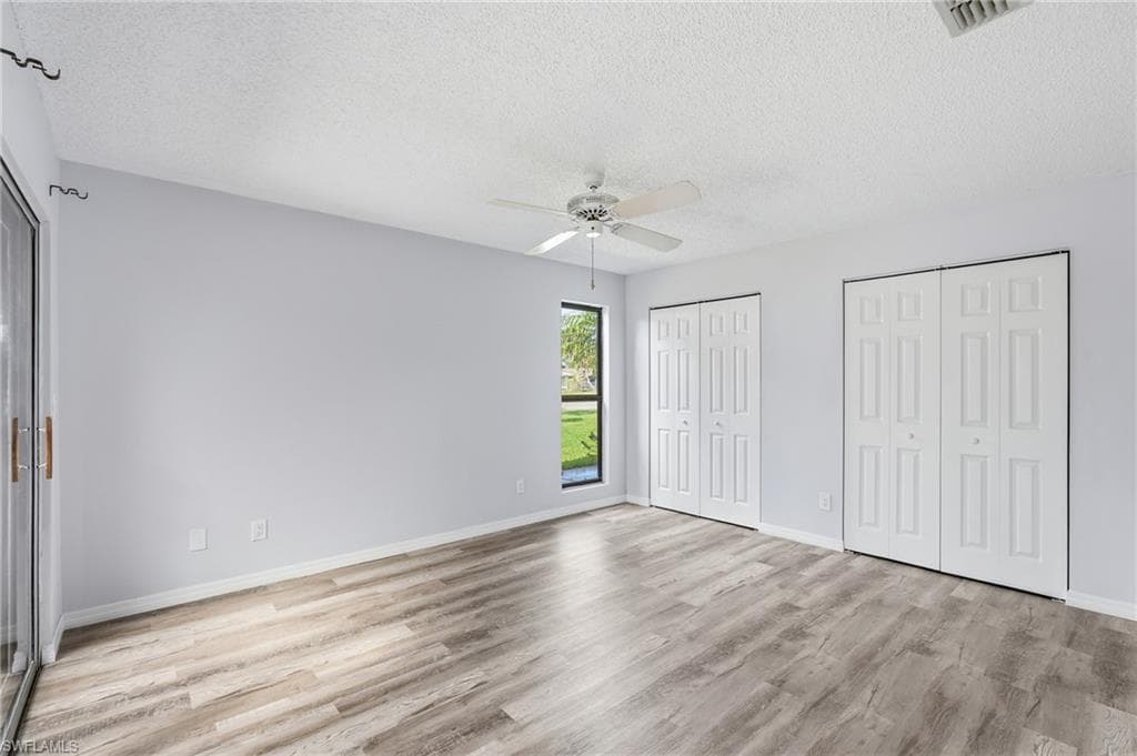 5563 Foxlake DR-9