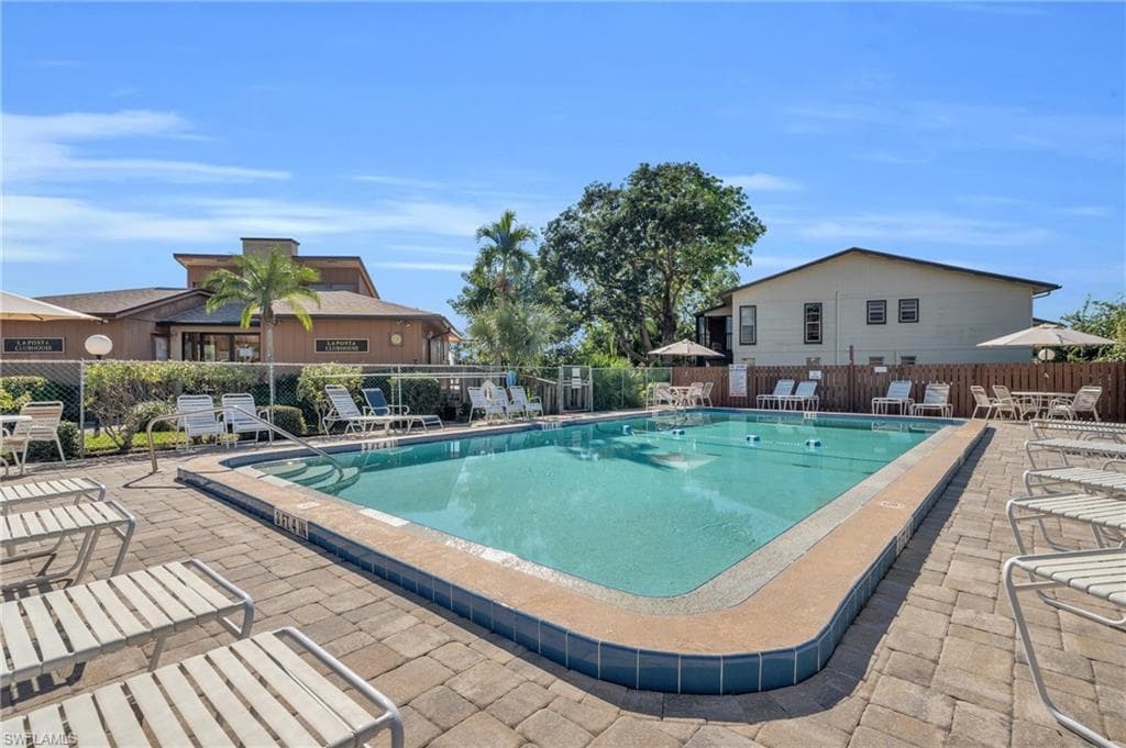 5563 Foxlake DR-29