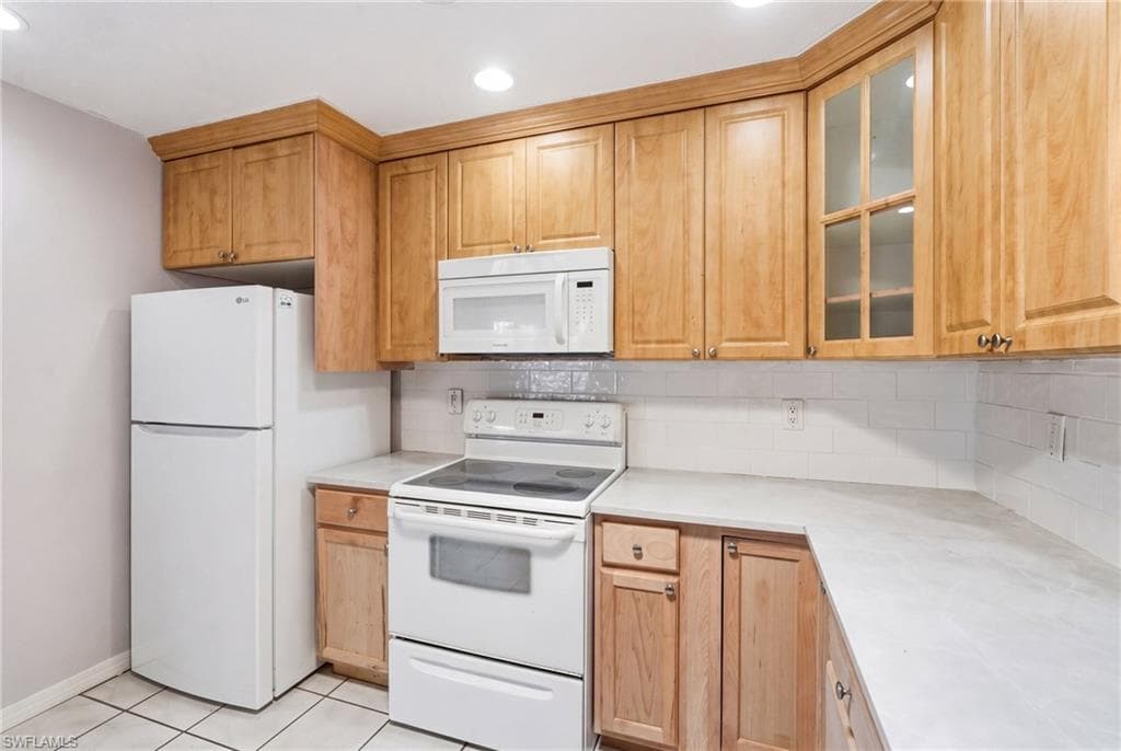 5563 Foxlake DR-7