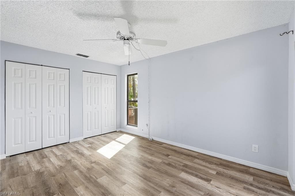 5563 Foxlake DR-15