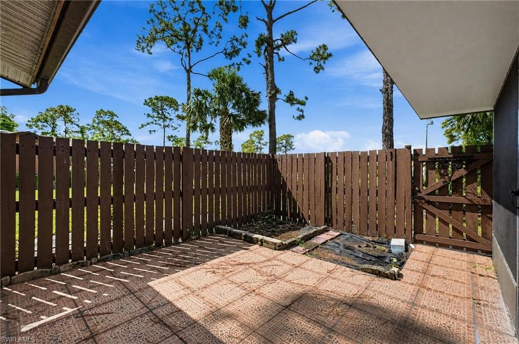 5563 Foxlake DR-25
