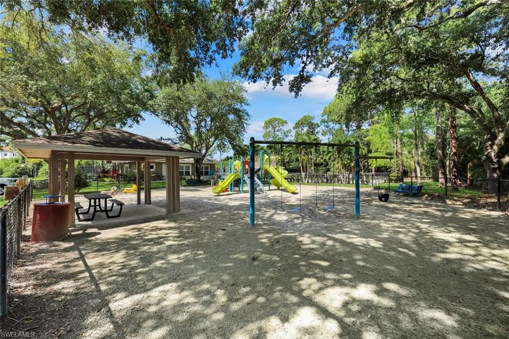1243 Briarwood CT-19