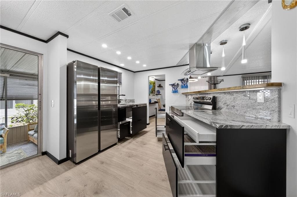 5502 Ben Franklin LN-8