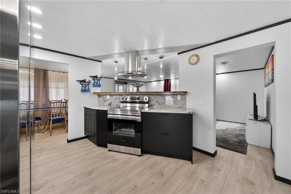 5502 Ben Franklin LN-9