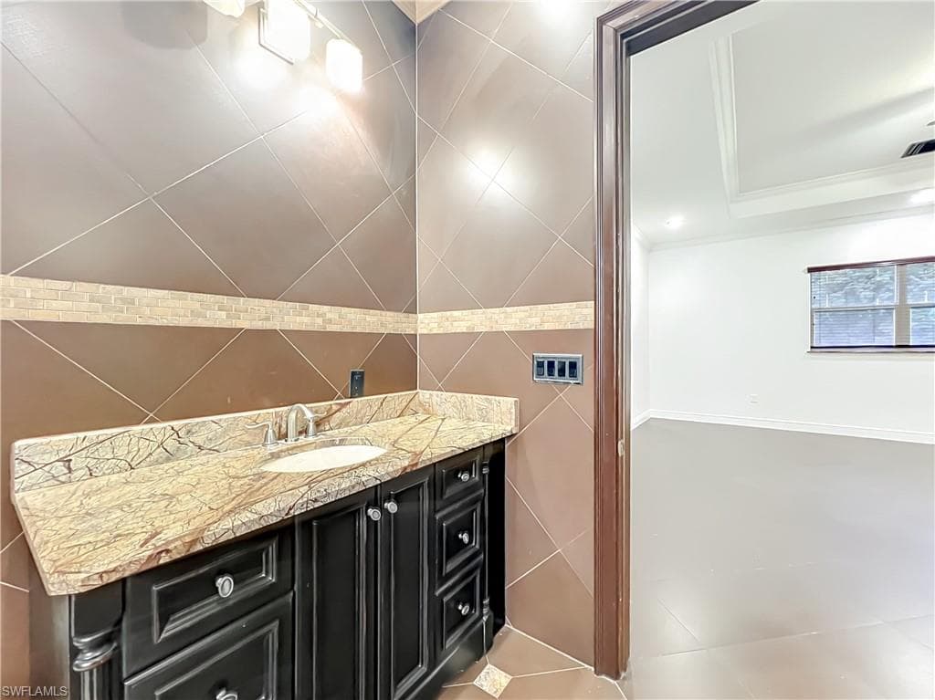 4200 S Hiawassee RD-24