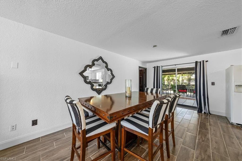 4027 Mindi AVE-16