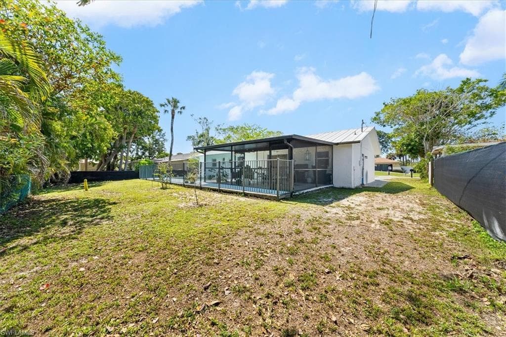 4027 Mindi AVE-32