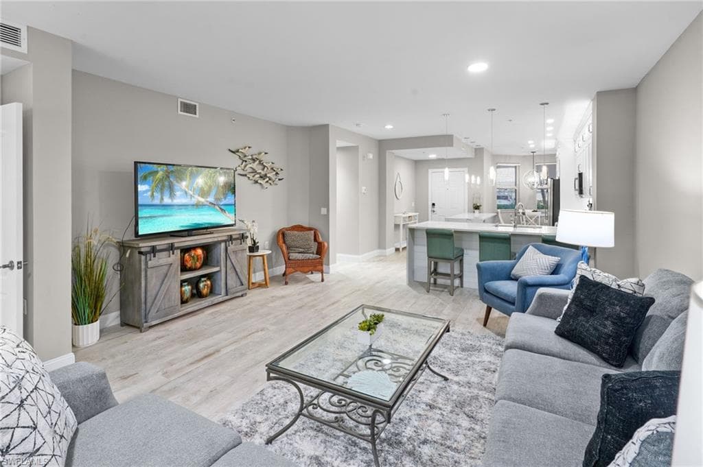 11041 Gulf Reflections DR 103-6