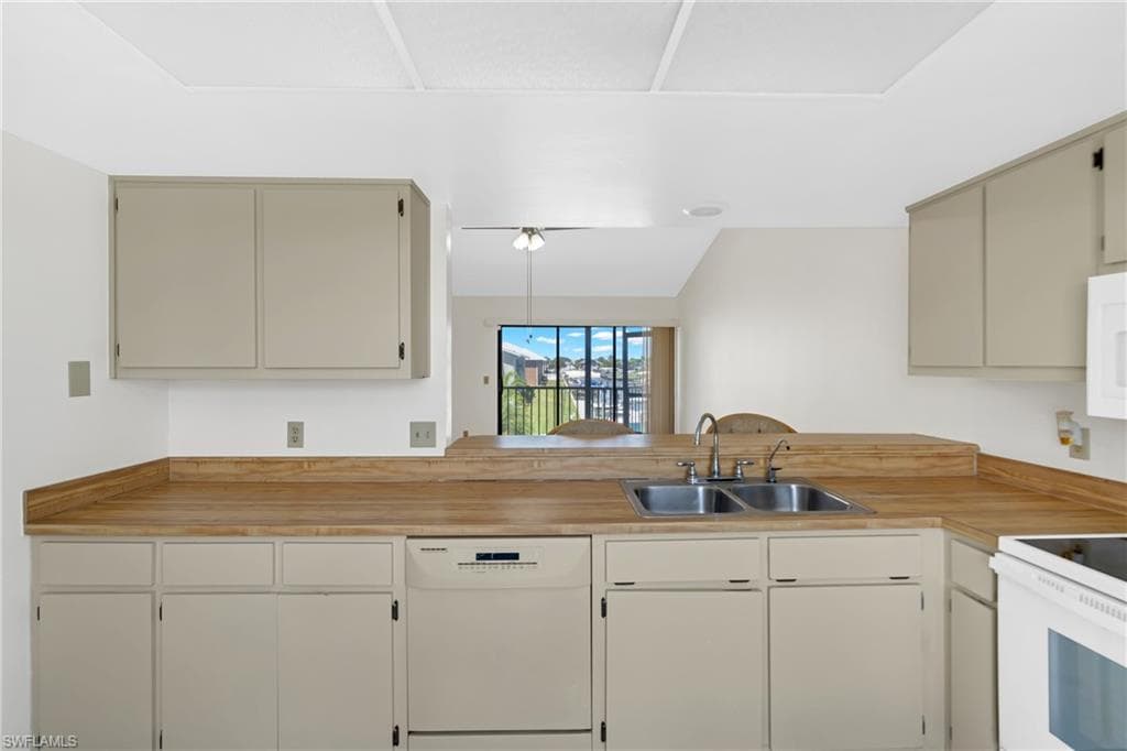 4708 SW 8th PL 203-16