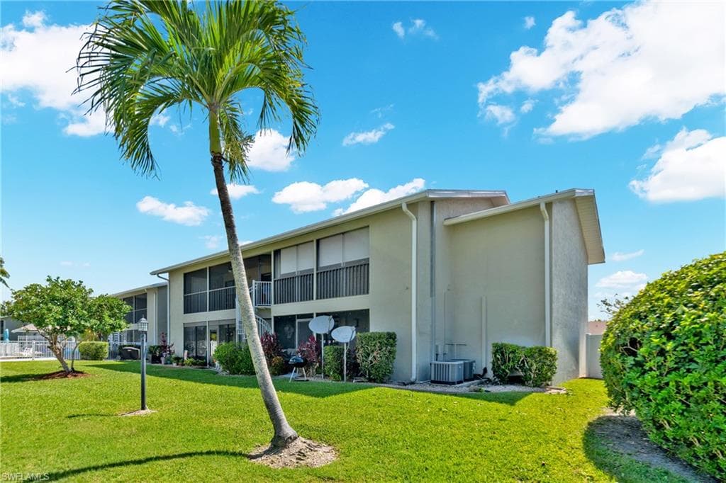 4708 SW 8th PL 203-8