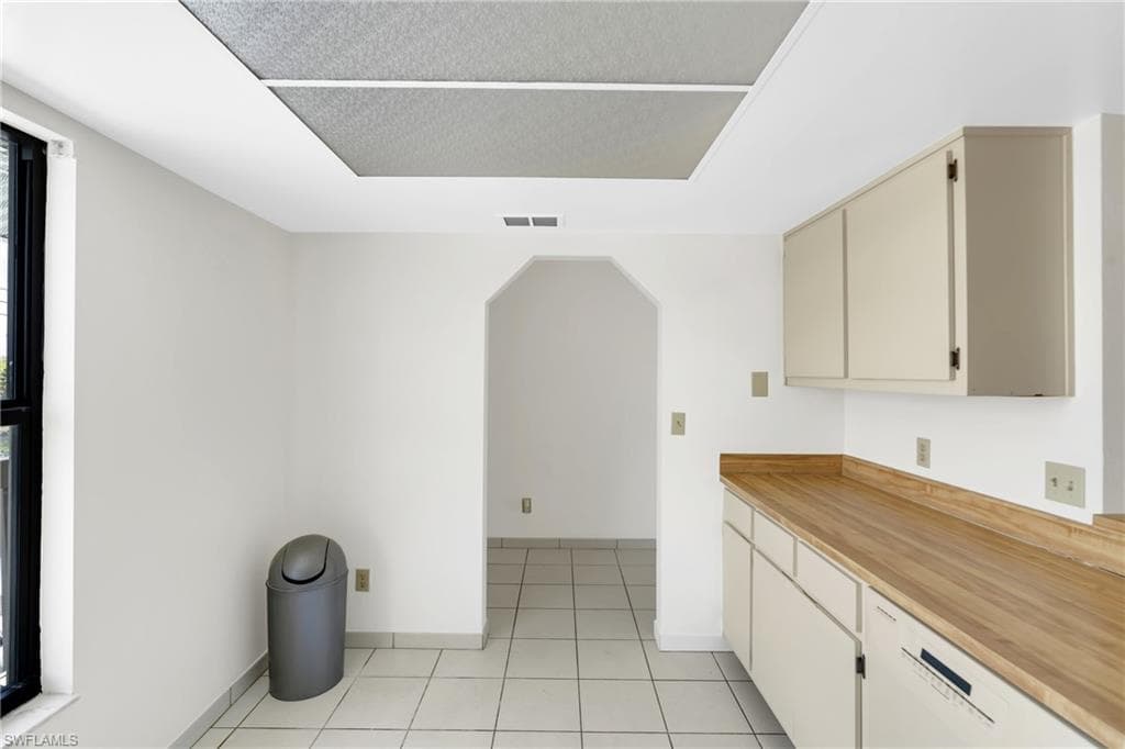 4708 SW 8th PL 203-17