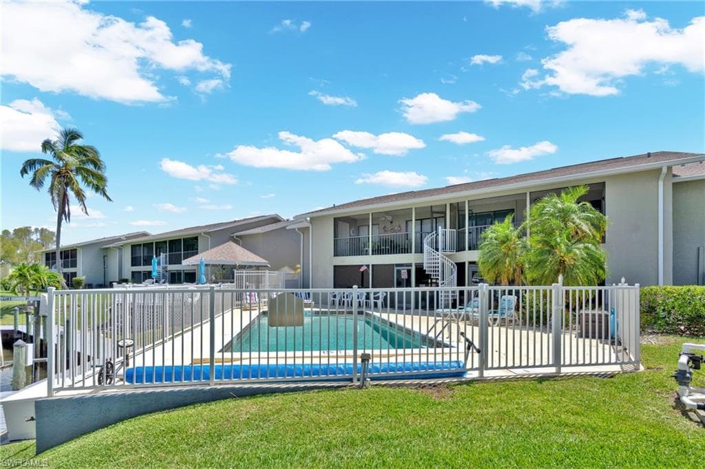 4708 SW 8th PL 203-47