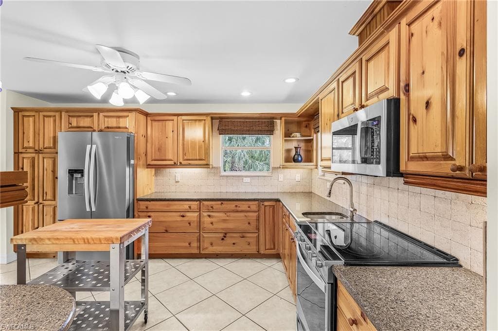 14221 Clubhouse DR-11