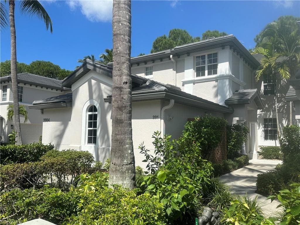 2004 Tarpon Bay DR N 201-1