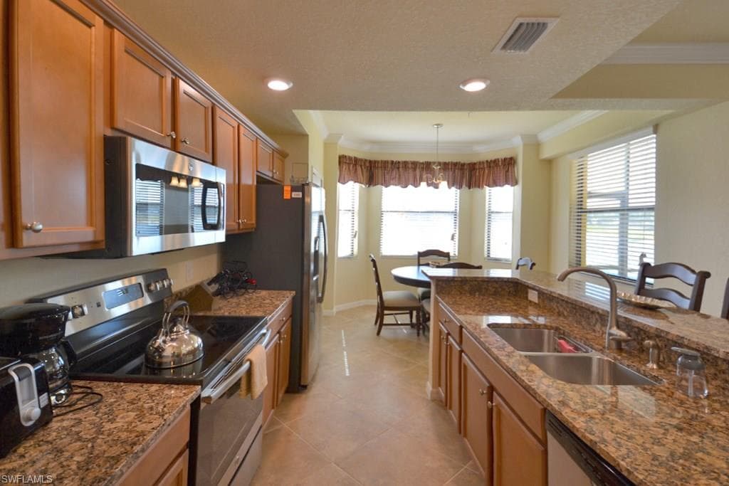 9560 Trevi CT 4816-8