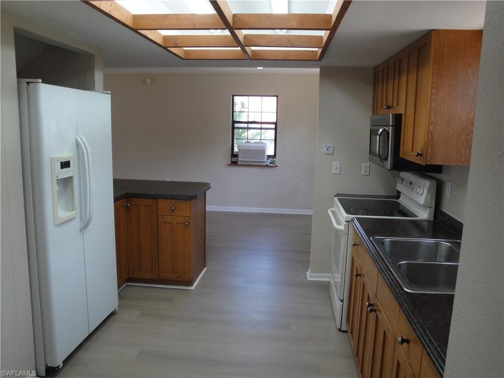 279 Hubbard AVE-4