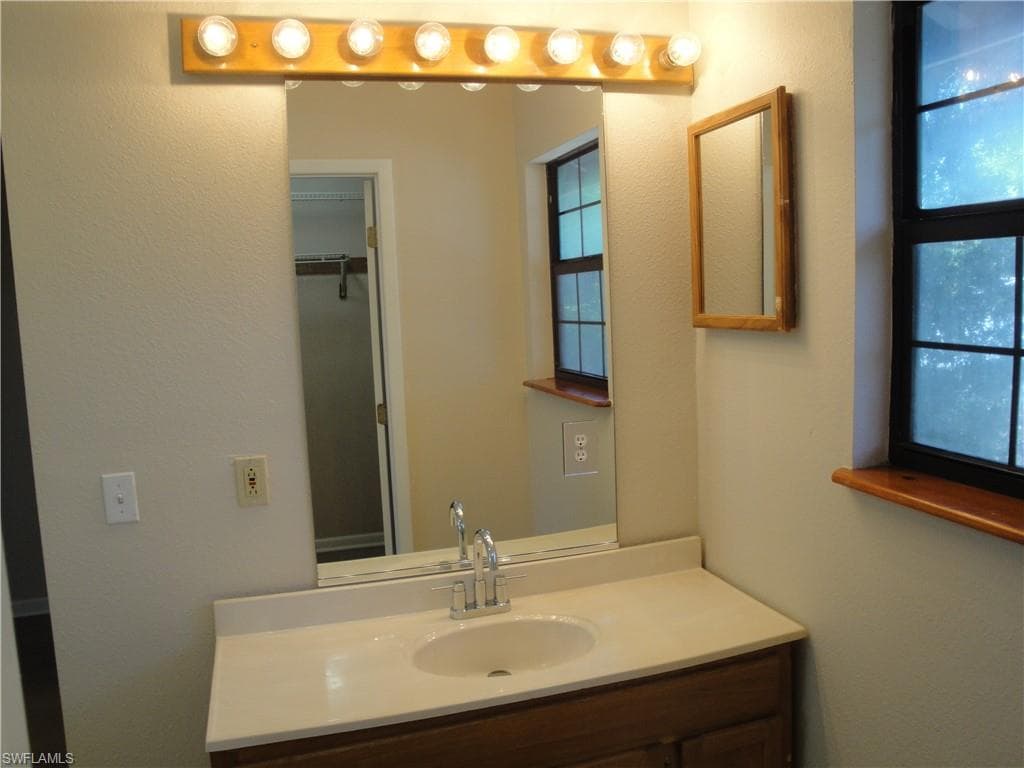 279 Hubbard AVE-9