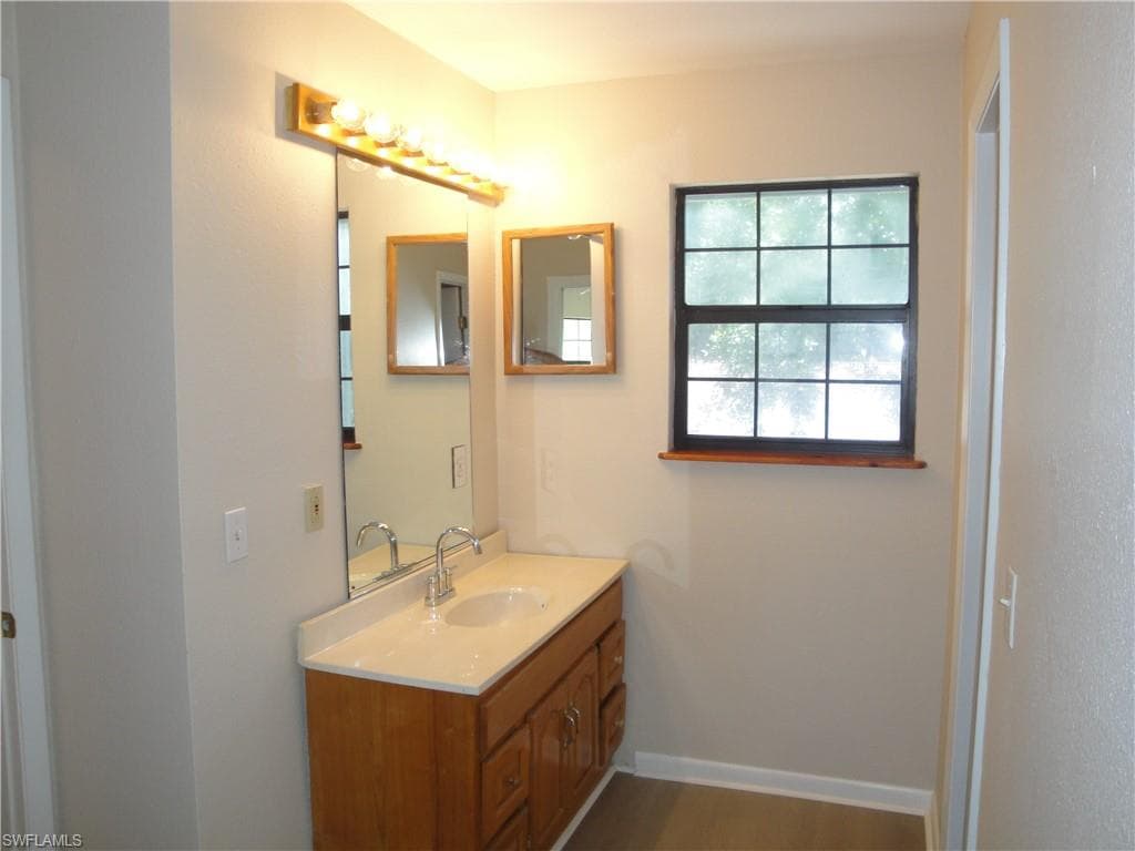 279 Hubbard AVE-13