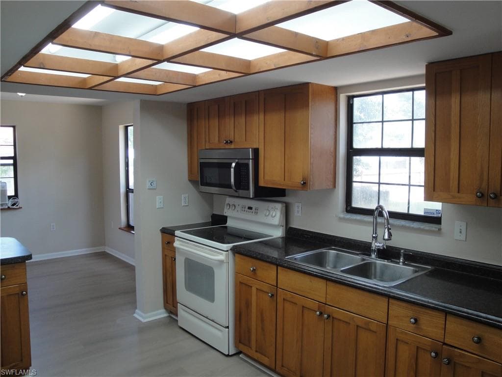 279 Hubbard AVE-3
