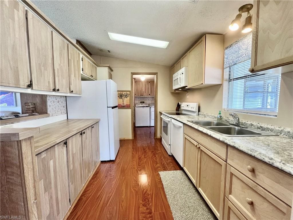 573 Cape Florida LN-4