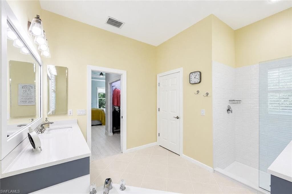16221 Parque LN-11