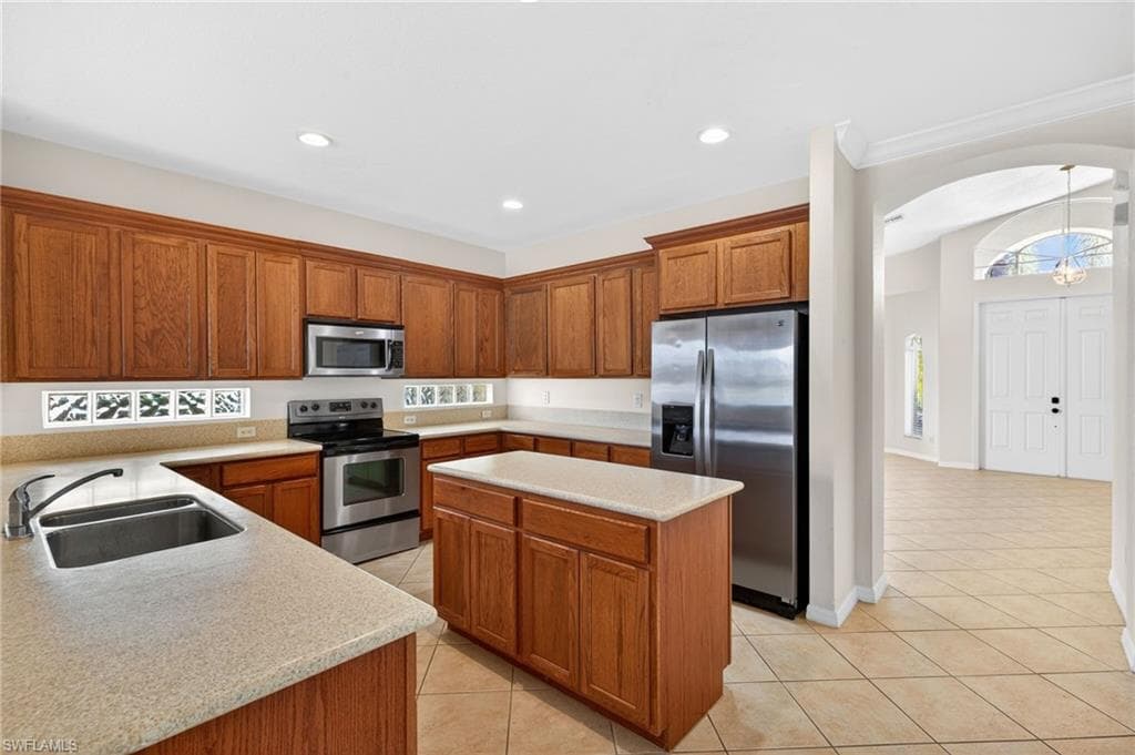 8369 Sumner AVE-11