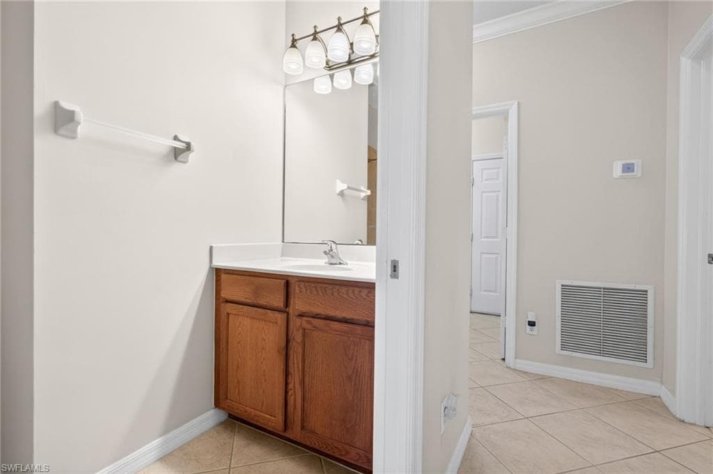 8369 Sumner AVE-27
