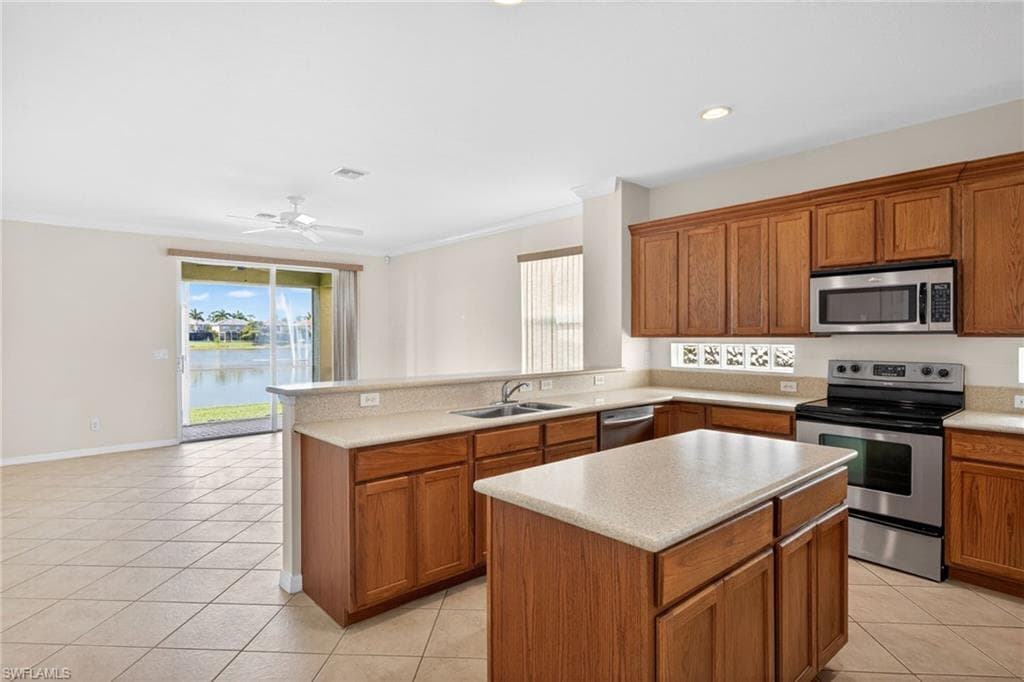 8369 Sumner AVE-10